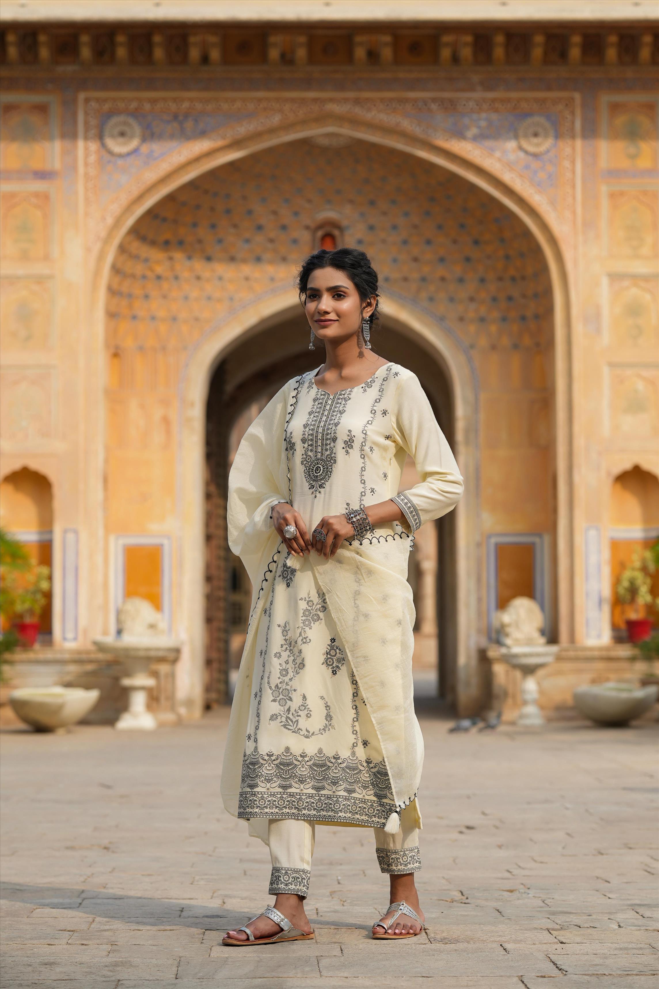 Ivory Muslin Silk Jacquard Suit Set For Women