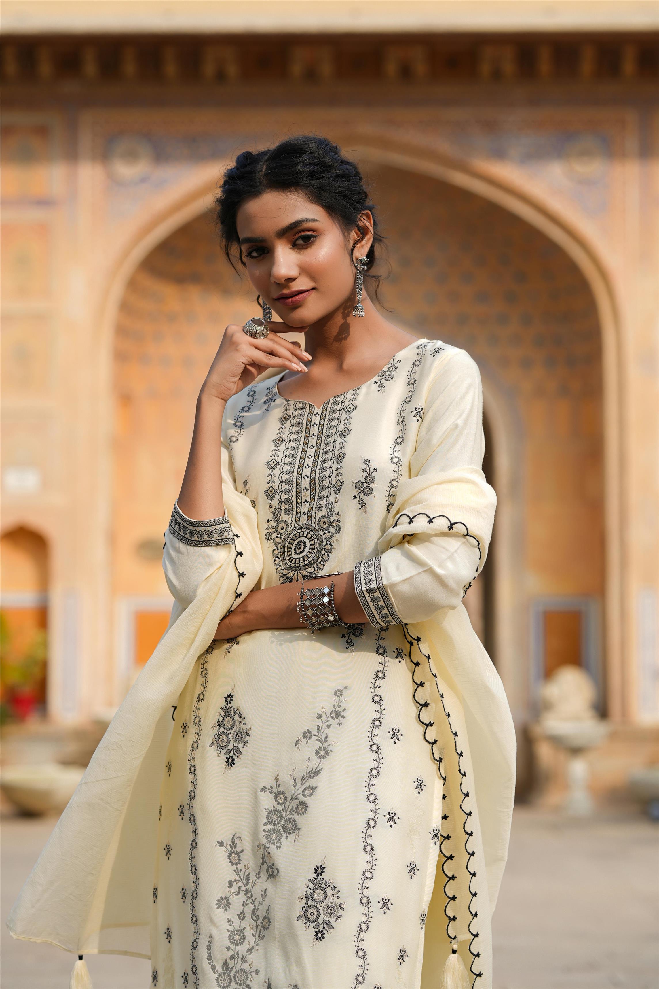 Ivory Muslin Silk Jacquard Suit Set For Women