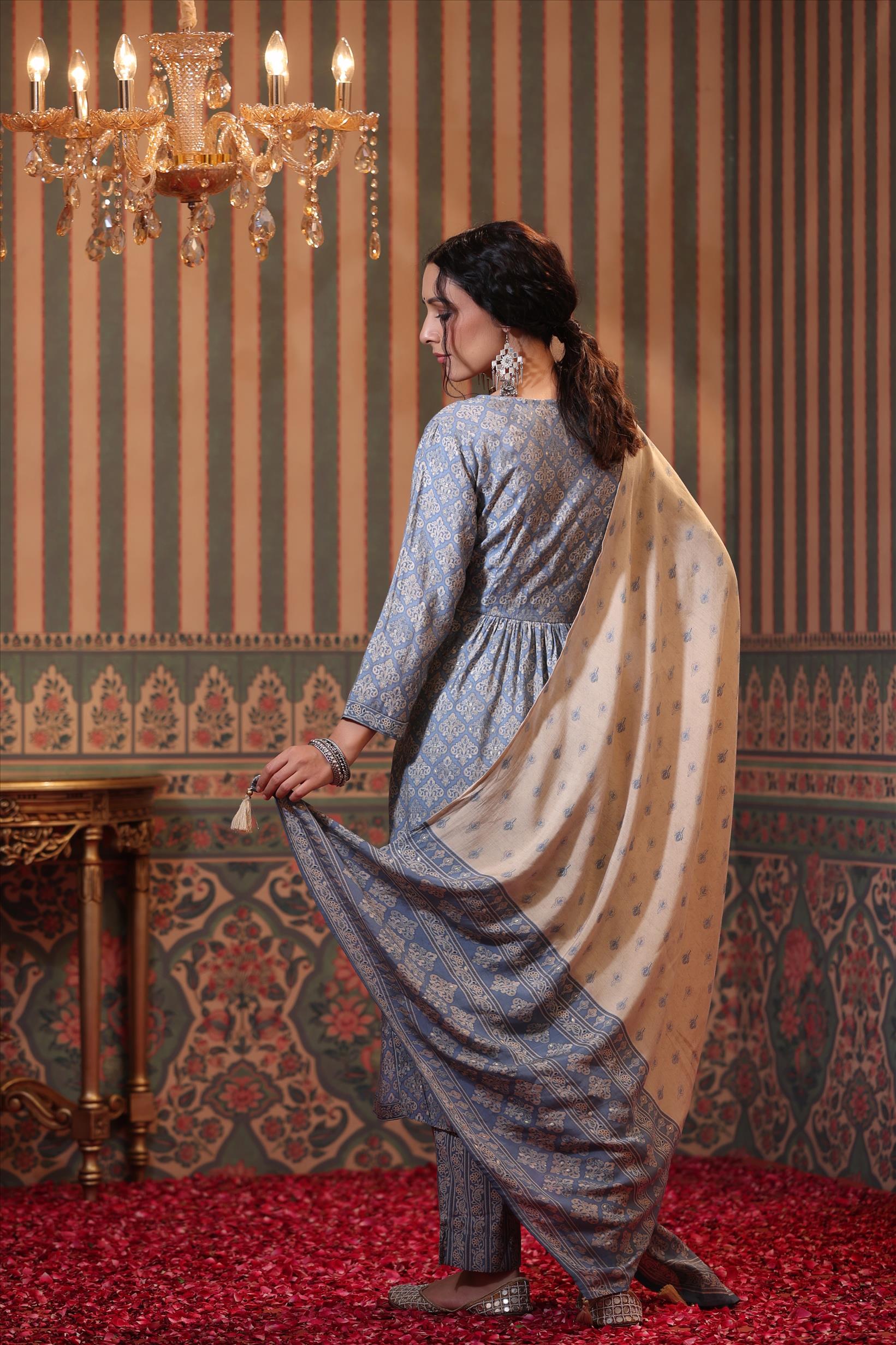 Grey Muslin Silk Yoke Embroidered Side Slits Kurta Pant Dupatta Set