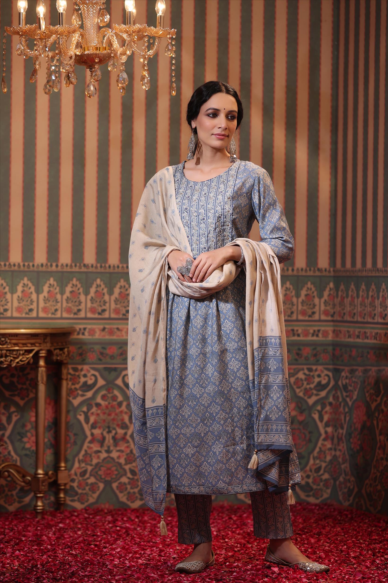 Grey Muslin Silk Yoke Embroidered Side Slits Kurta Pant Dupatta Set