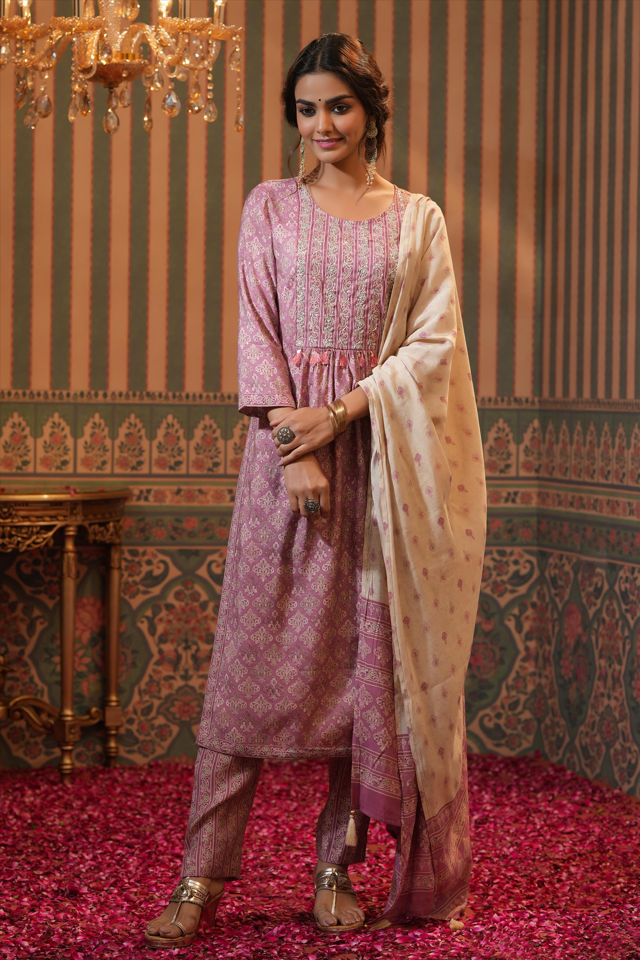 Lavender Muslin Silk Yoke Embroidered Side Slits Kurta Pant Dupatta Set