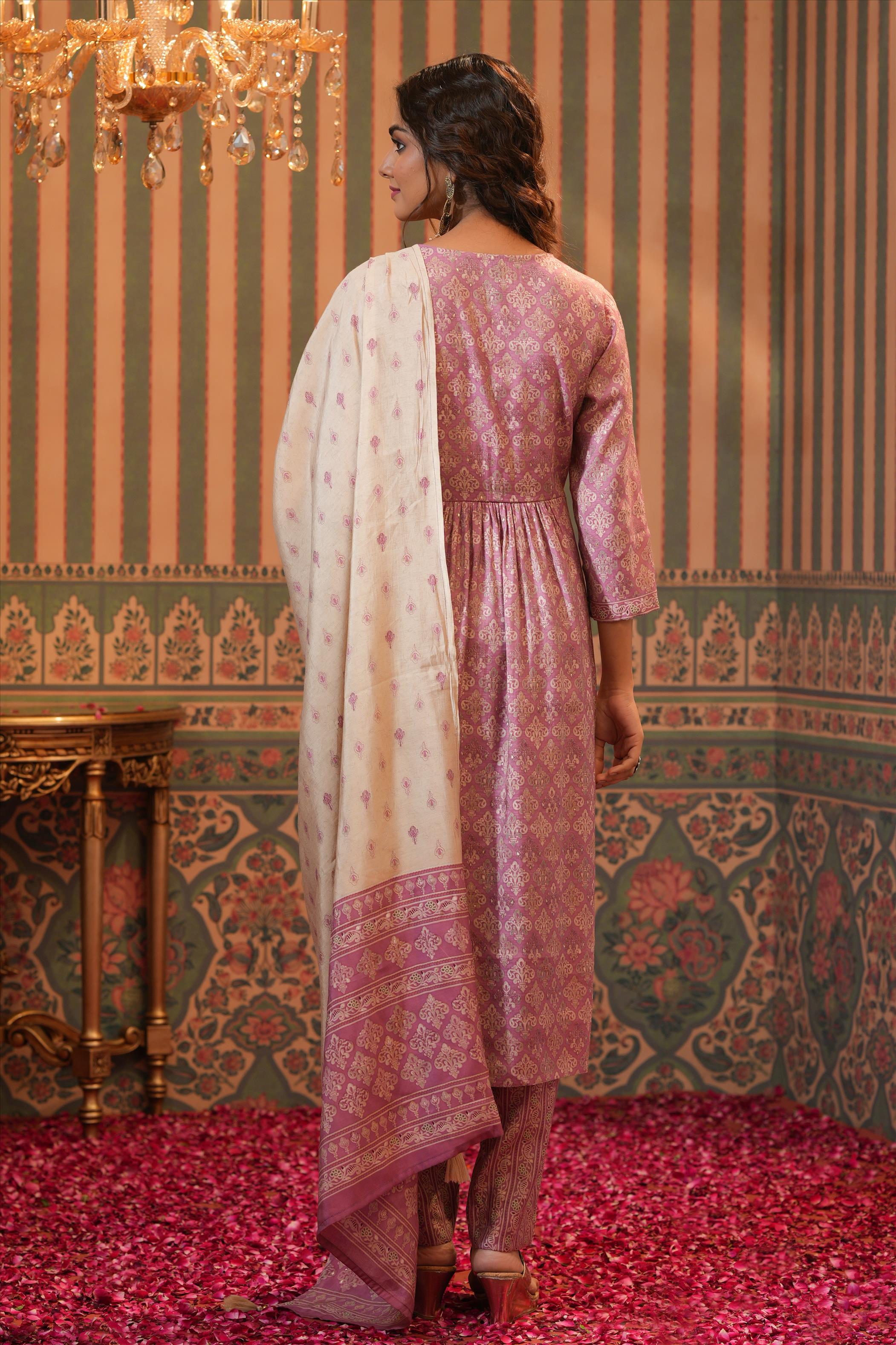 Lavender Muslin Silk Yoke Embroidered Side Slits Kurta Pant Dupatta Set