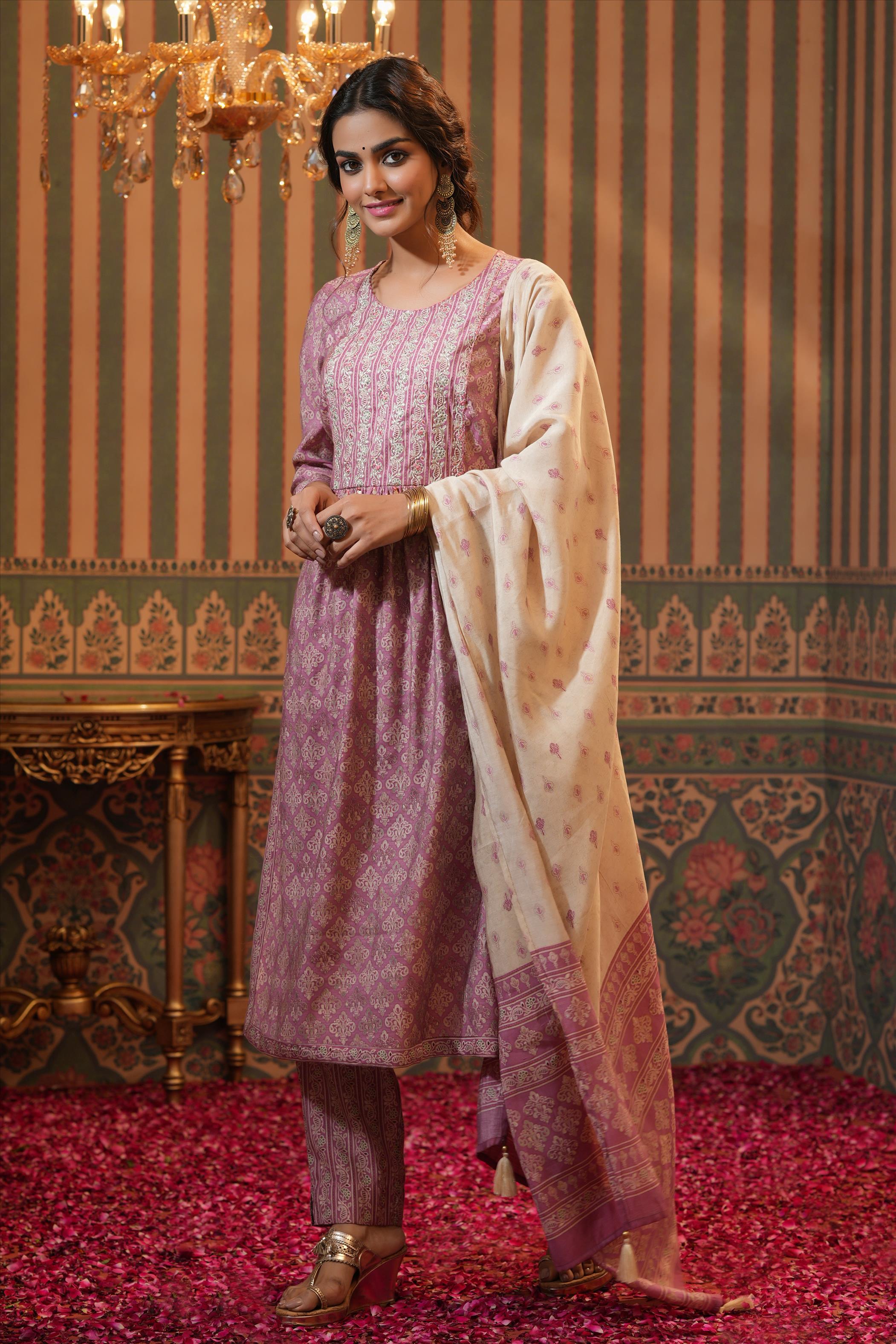 Lavender Muslin Silk Yoke Embroidered Side Slits Kurta Pant Dupatta Set