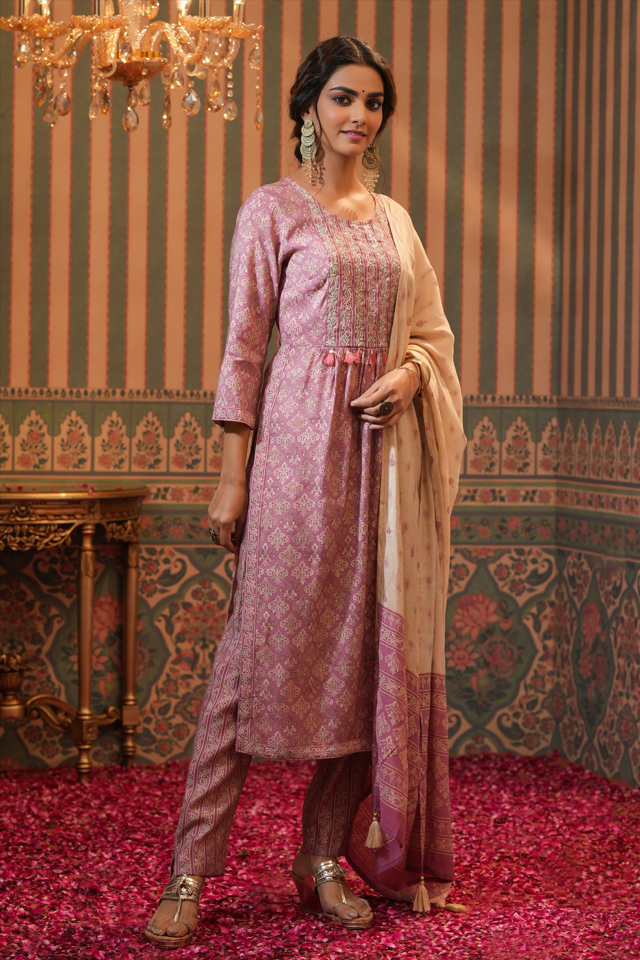 Lavender Muslin Silk Yoke Embroidered Side Slits Kurta Pant Dupatta Set
