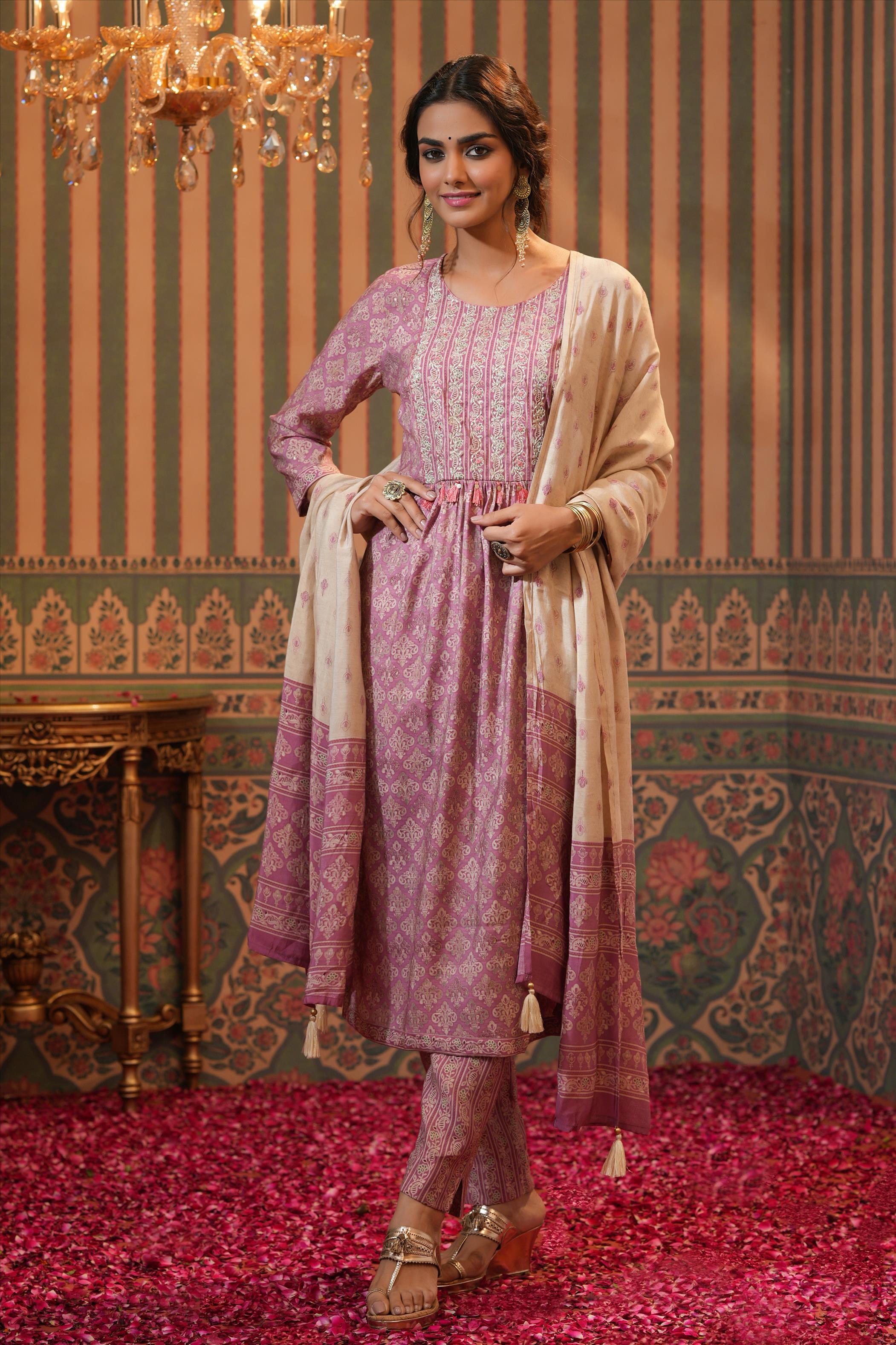 Lavender Muslin Silk Yoke Embroidered Side Slits Kurta Pant Dupatta Set